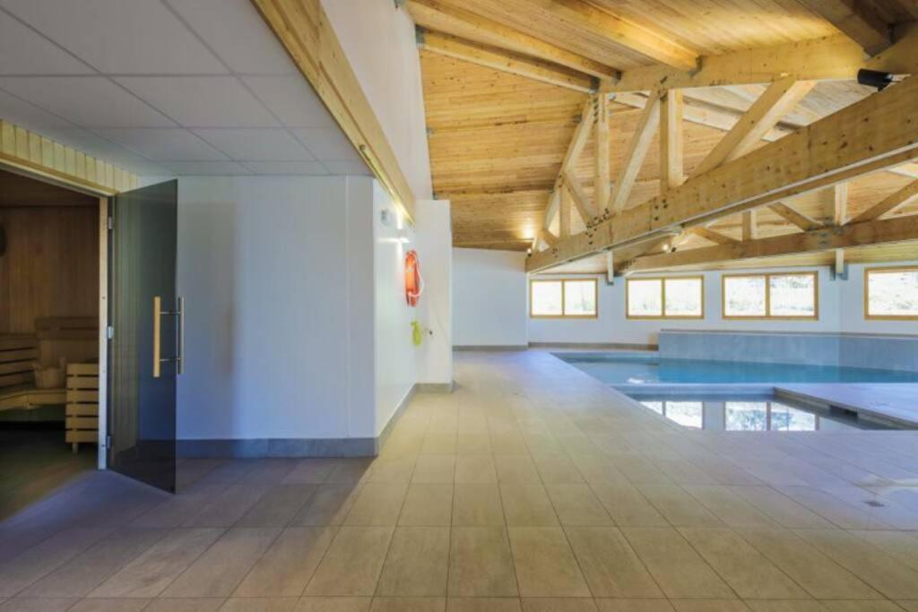Appartement De Charme Dans Residence Avec Piscine La Joue Du Loup Le Devoluy Exterior photo