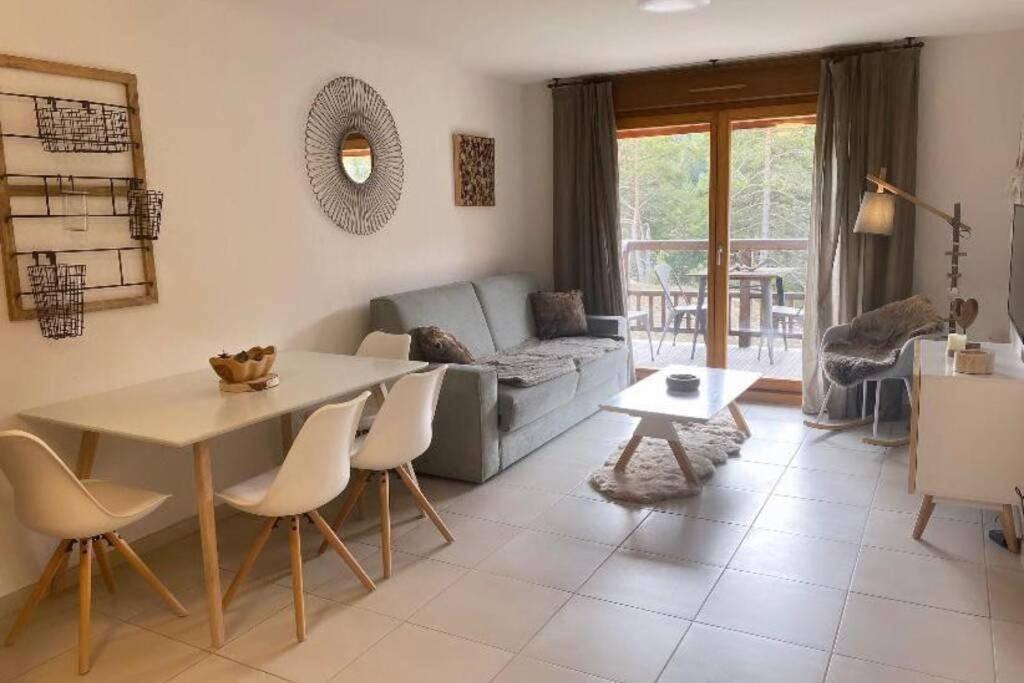 Appartement De Charme Dans Residence Avec Piscine La Joue Du Loup Le Devoluy Exterior photo